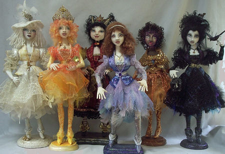 One 18" fully armatured body with head and costuming variations to make SIX extraordinary characters to include: Urachnia, The White Witch, The Sun Queen, The Red Queen, Bella, Amber and Good Ghoul Gone Bad! So much creativity on one jam packed CD!