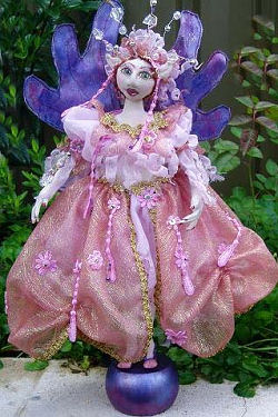 Tons and tons of photos will guide through every step of creating, dressing and embellishing this beautiful 16&rdquo; armatured fairy with an overlay face.