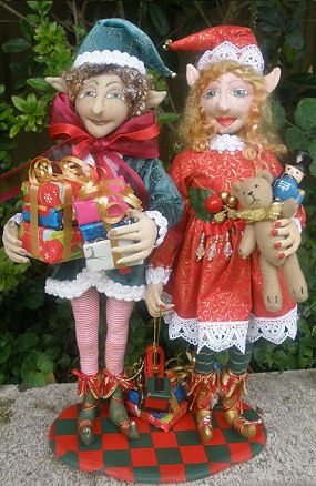 The pattern for this cheerful 15" elf duo is loaded with photos and includes complete instructions for constructing their decorative stand and all the finishing touches.